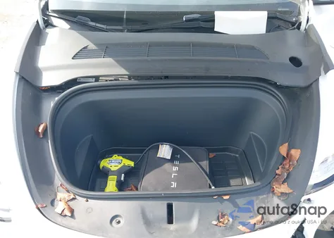 2023 Tesla Model Y Awd/Long Range Dual Motor All-Wheel Drive z USA, uszkodzony, nr VIN 7SAYGDEE4PA045903